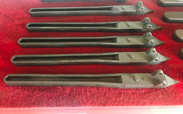 Bagian pemasangan pipa oleh besi ulet dengan cetakan garis cetakan