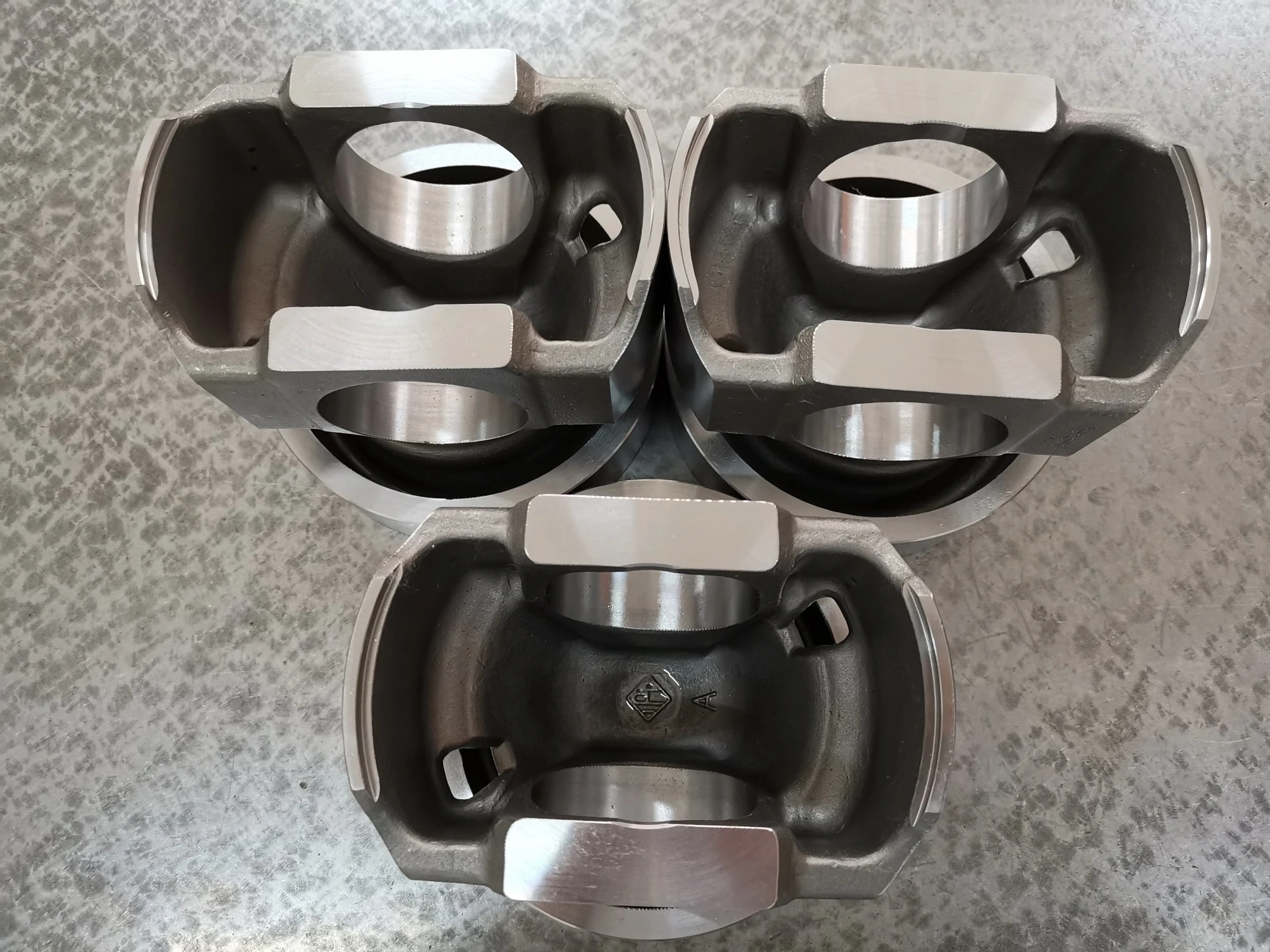 Investasi-baja-casting-piston-for-cat-3500-diesel-engine.webp (1)